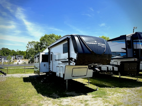 New 2025 East To West Tandara 28RL Featured Photo