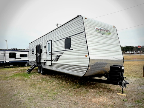 Used 2025 HL Enterprise Hy-Line 38 Premier Featured Photo