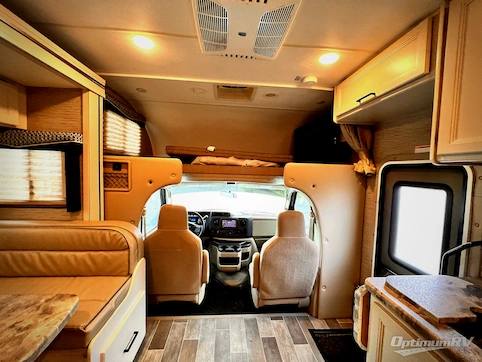 2021 Thor Chateau 25M RV Photo 2