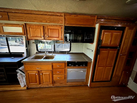 2005 Gulf Stream Crescendo 8386 RV Photo 2