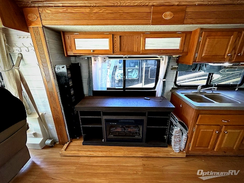 2005 Gulf Stream Crescendo 8386 RV Photo 4
