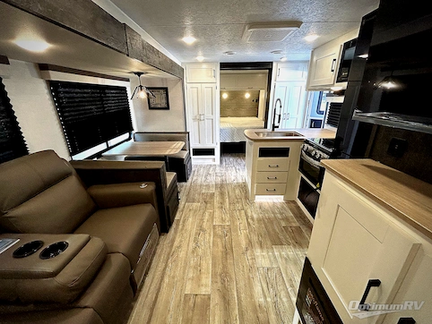 2025 Venture Sienna SA281VQB RV Photo 2