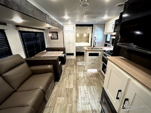 2025 Venture Sienna SA281VQB RV Photo 2