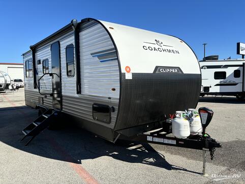 New 2025 Coachmen Clipper 5K Series 242MK Featured Photo