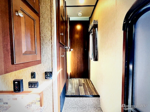 2016 Dutchmen Denali 307RLS RV Photo 3