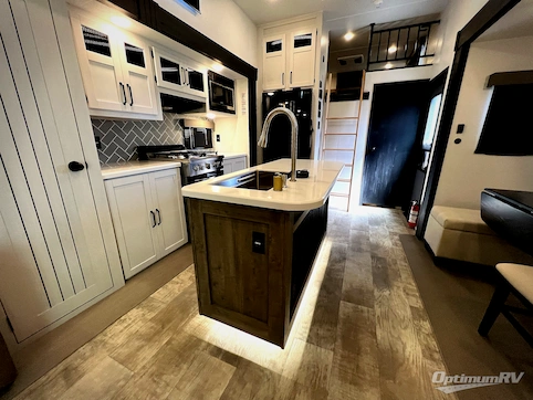 2025 Palomino Puma Destination 420LFT RV Photo 3