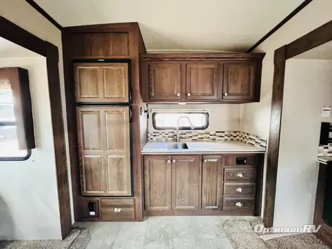 2019 Forest River Rockwood Signature Ultra Lite 8290BS RV Photo 3