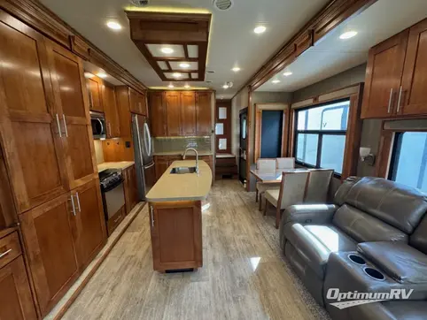 2016 VanLeigh Vilano 365RL RV Photo 4