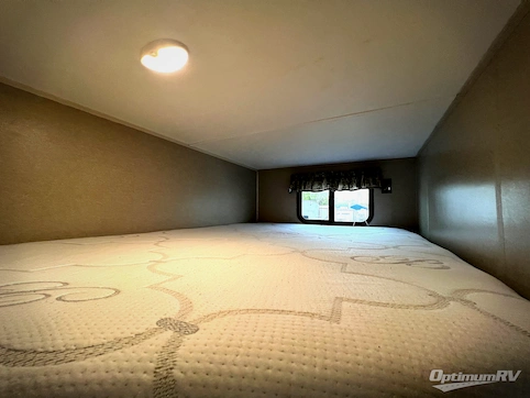 2018 Keystone Hideout 242LHS RV Photo 3