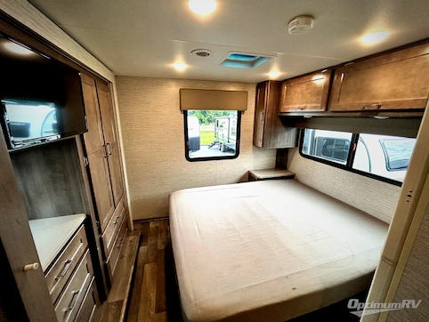 2022 Winnebago Minnie Winnie 31H RV Photo 3