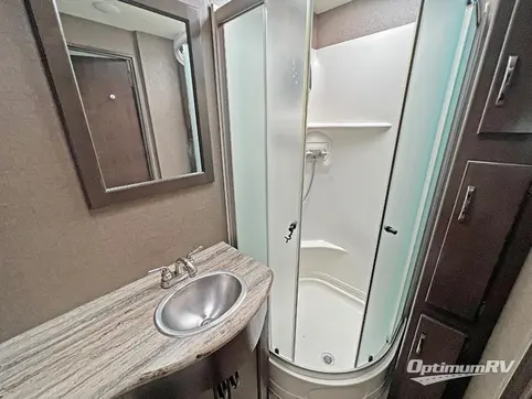 2019 Thor ACE 30.4 RV Photo 4