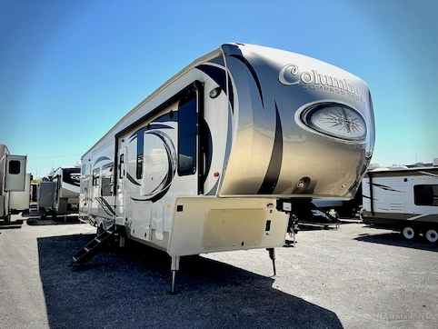 Used 2018 Palomino Columbus F374BH Featured Photo