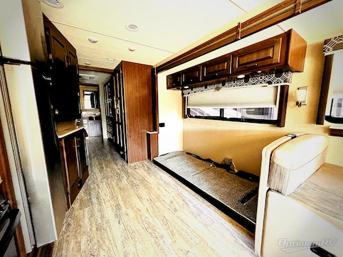 2020 Thor Hurricane 35M RV Photo 2