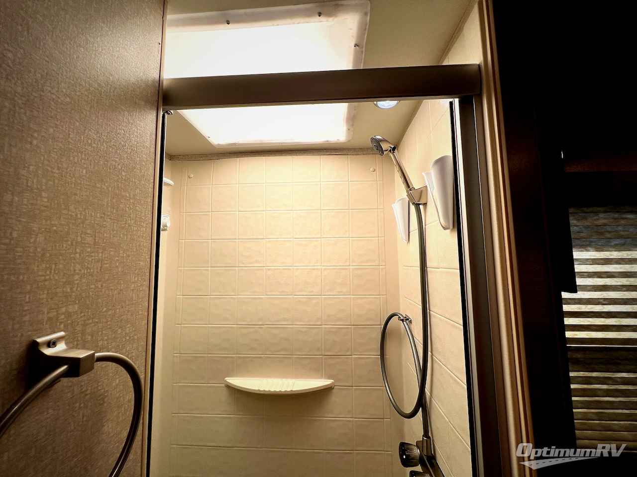 2019 Coachmen Leprechaun 311FS Ford 450 Photo 21