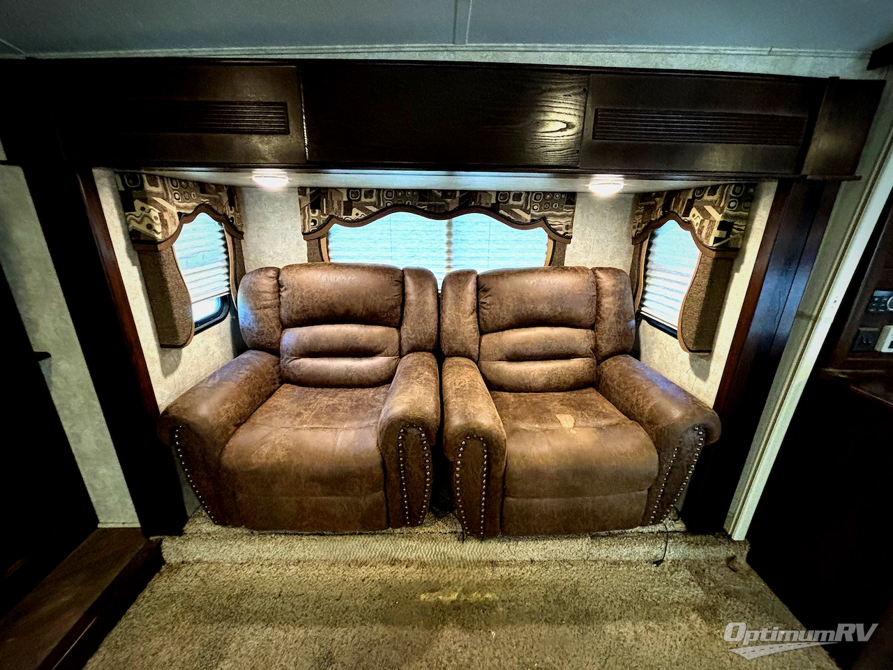 2014 Keystone Mountaineer 375FLF Photo 7