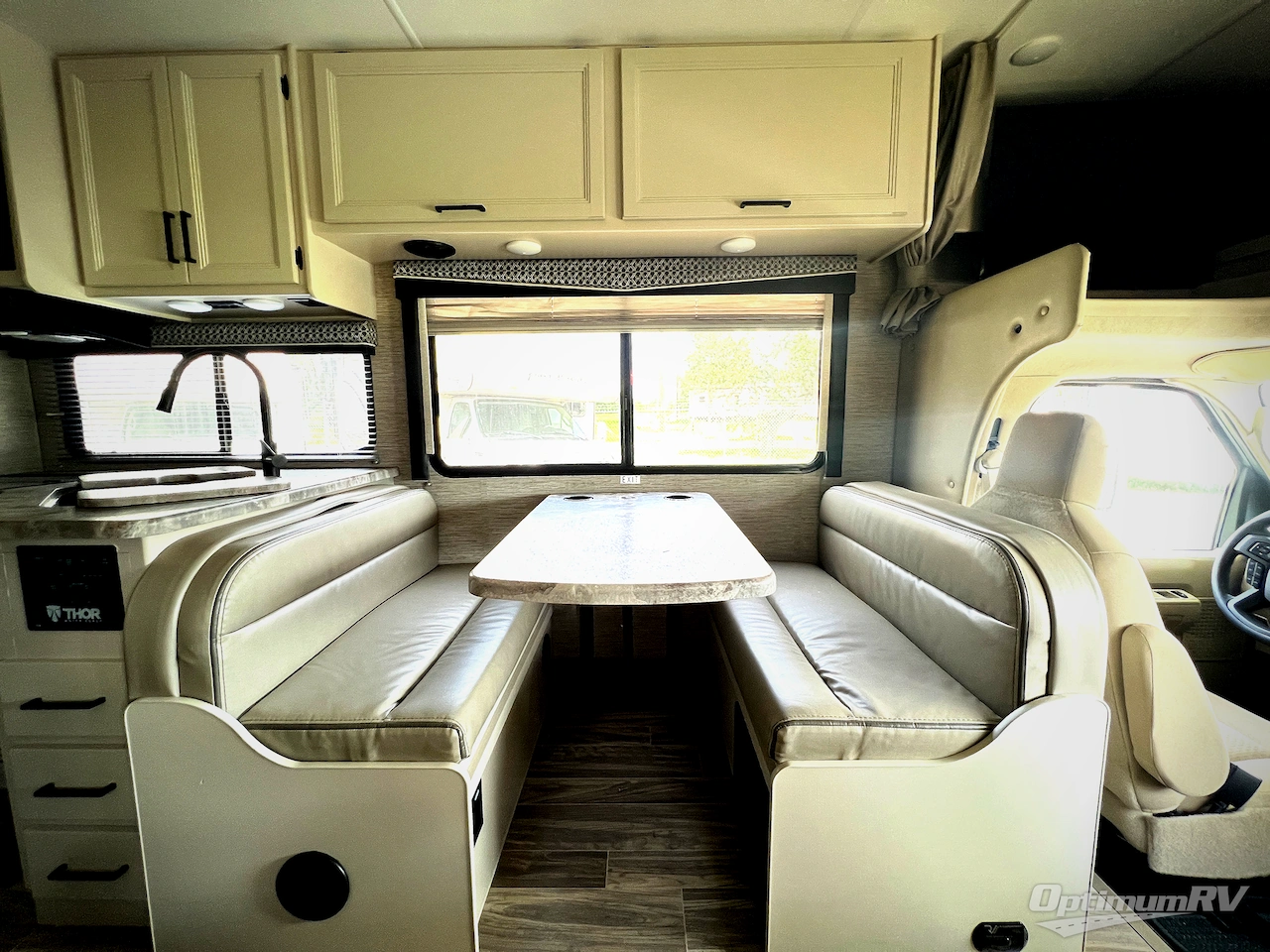 2022 Thor Four Winds 28A Photo 9