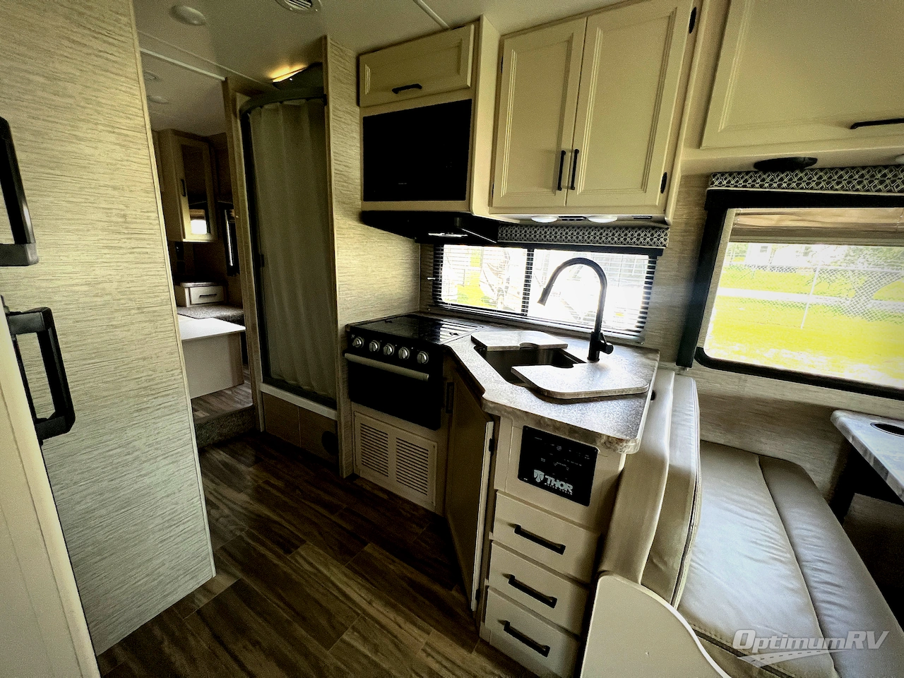 2022 Thor Four Winds 28A Photo 11