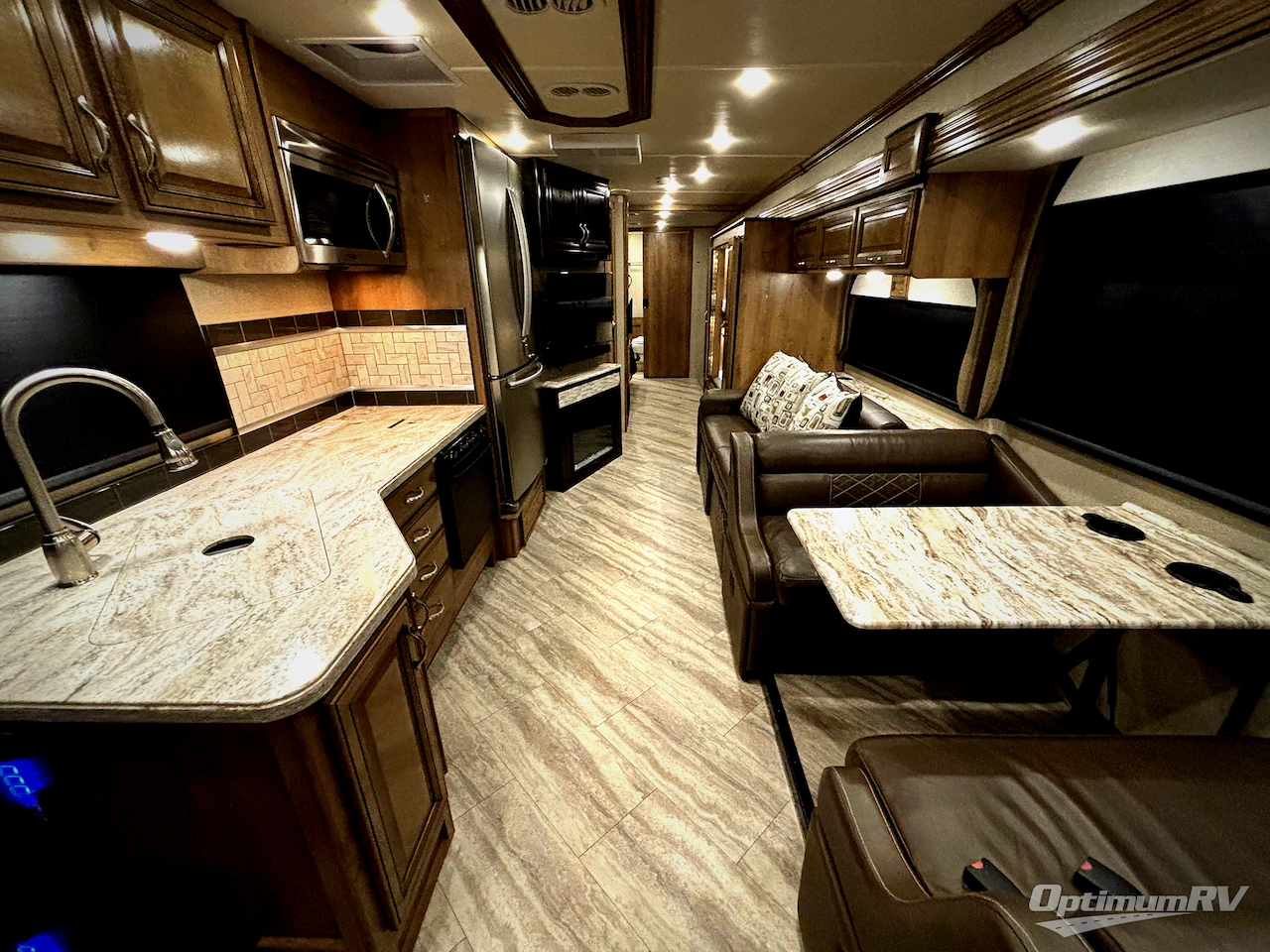 2018 Fleetwood Bounder 36F Photo 2
