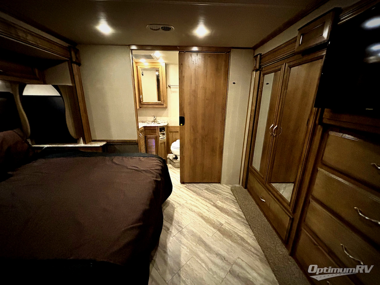 2018 Fleetwood Bounder 36F Photo 20