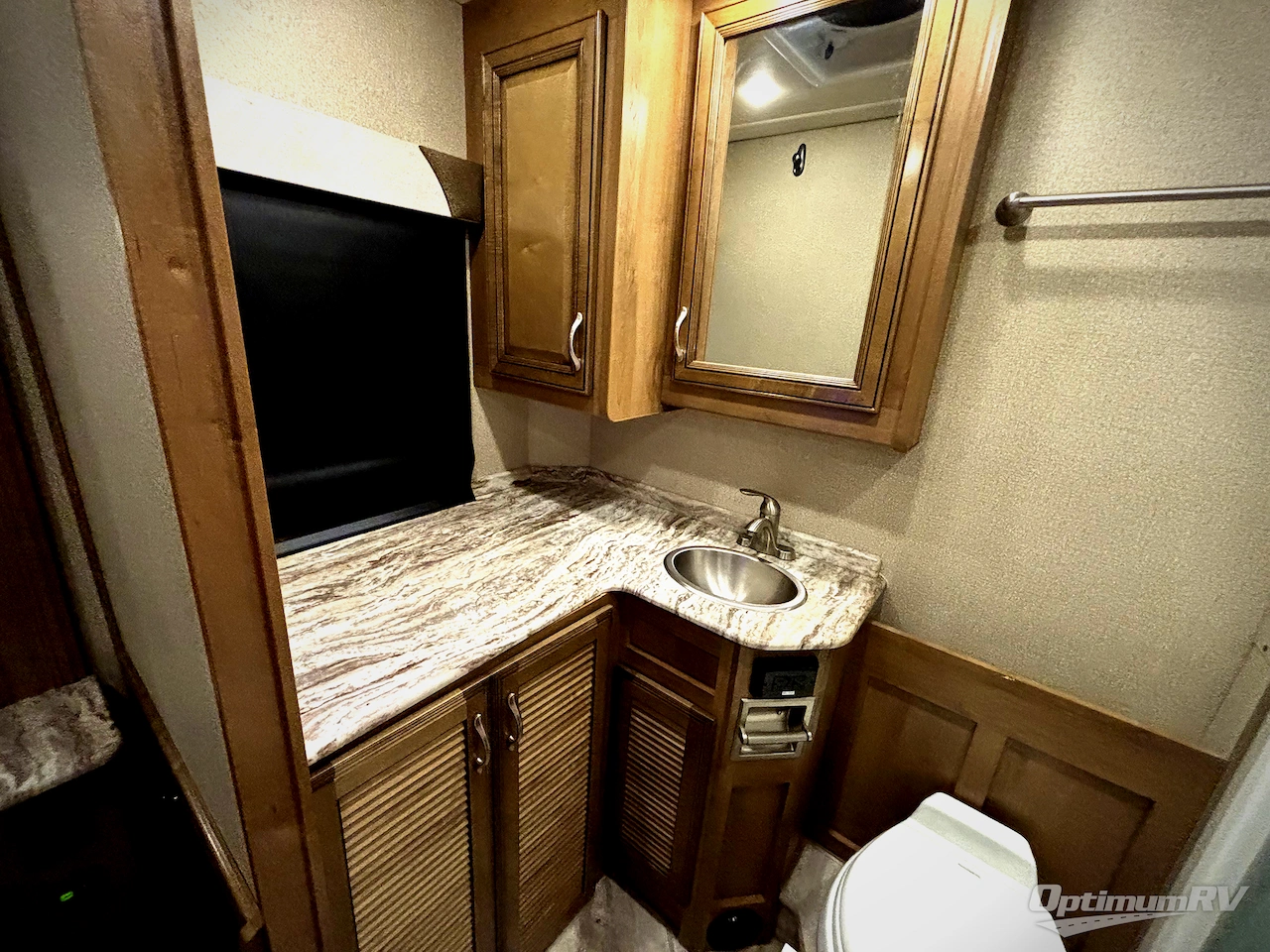 2018 Fleetwood Bounder 36F Photo 24