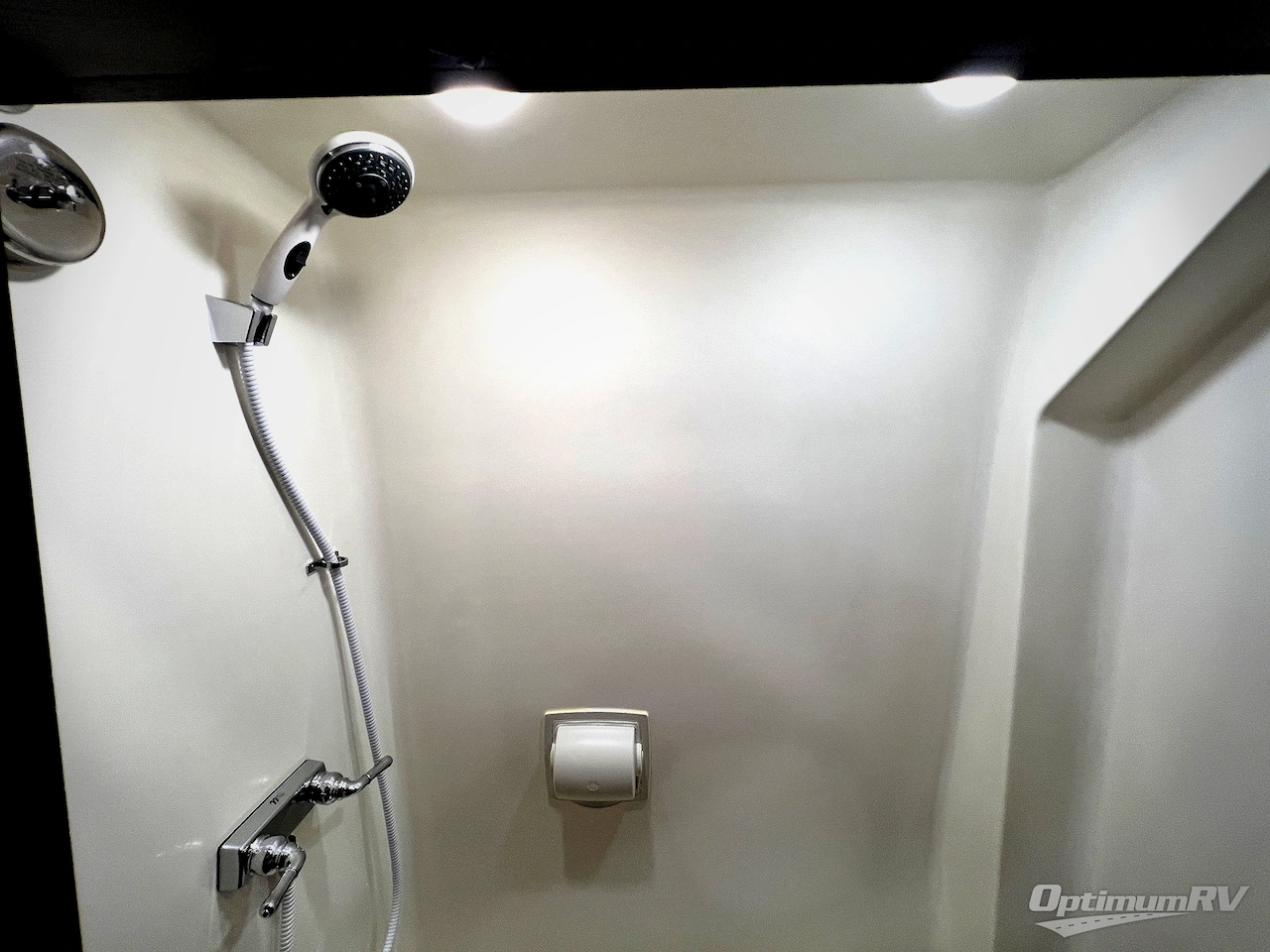 2019 Regency National Traveler - Photo 16