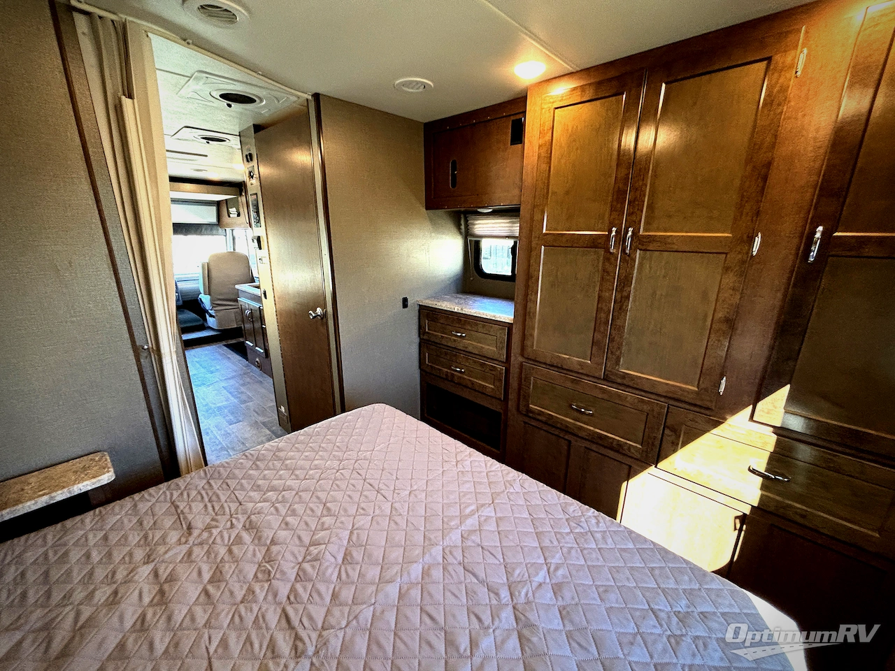 2020 Winnebago Intent 26M Photo 9
