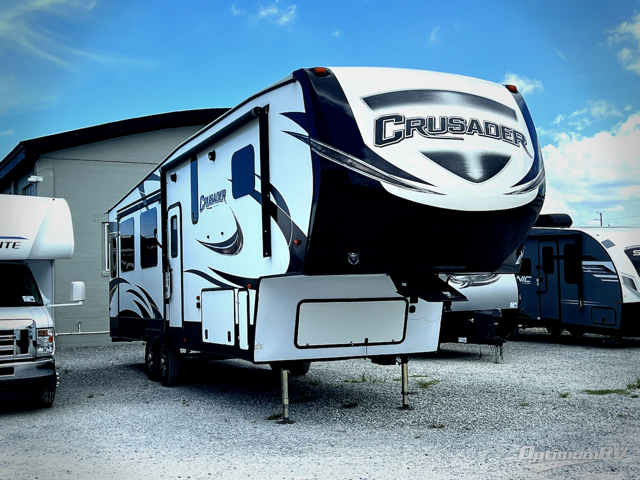 2018 Prime Time Crusader 340RST Photo 1
