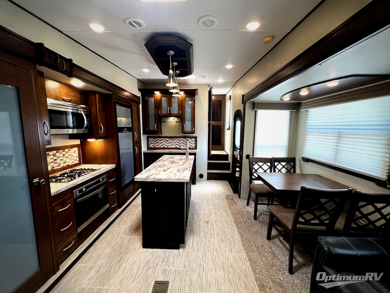 2018 Prime Time Crusader 340RST Photo 4