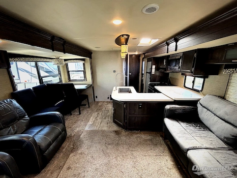 2019 Dutchmen Kodiak Ultimate 291RESL RV Photo 2