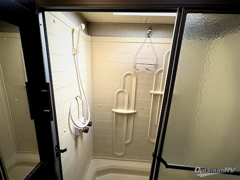 2019 Dutchmen Kodiak Ultimate 291RESL RV Photo 3