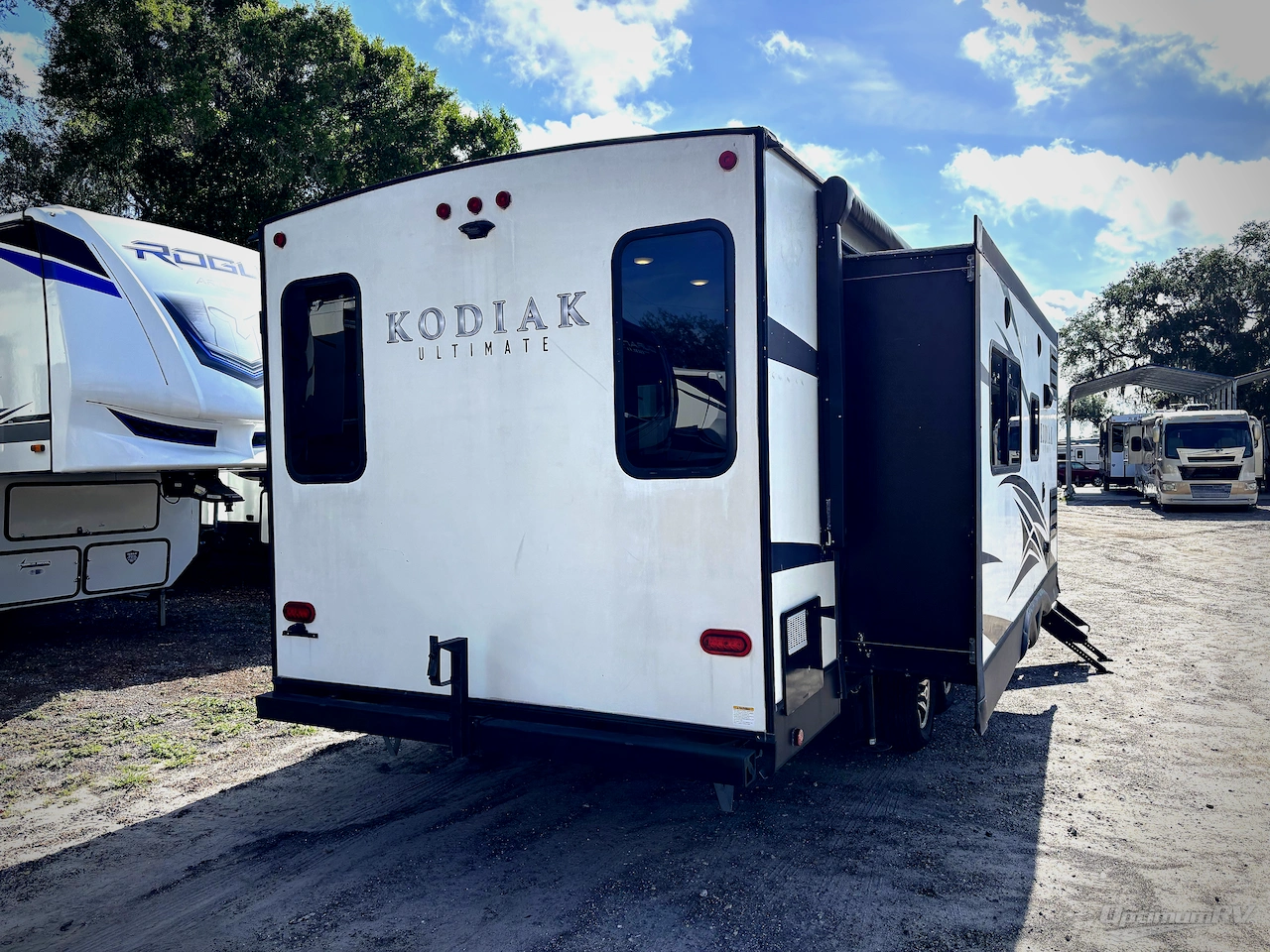 2019 Dutchmen Kodiak Ultimate 291RESL Photo 2