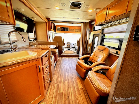 2017 Thor ACE 29.4 RV Photo 2