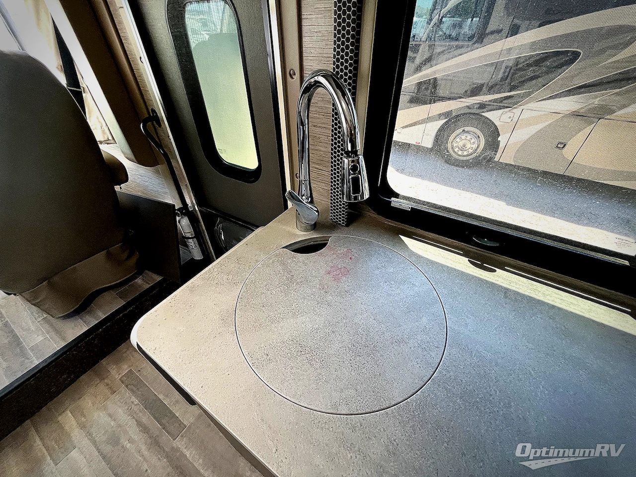 2022 Thor Axis 24.4 Photo 11