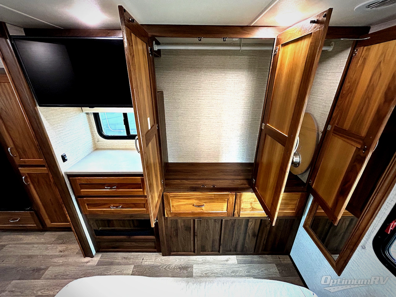 2020 Winnebago Intent 28Y Photo 13
