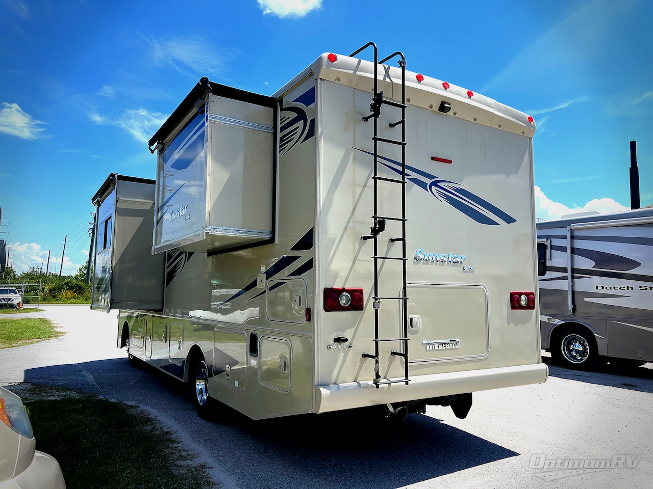 2018 Winnebago Sunstar LX 27N Photo 2