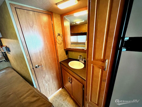 2008 Winnebago Aspect 26A RV Photo 4