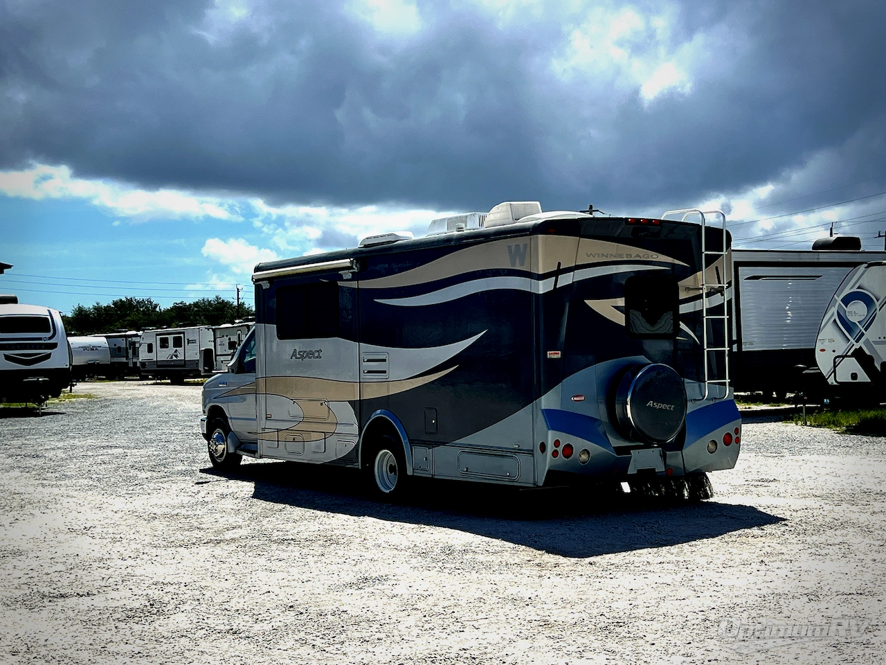 2008 Winnebago Aspect 26A Photo 3