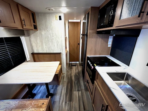 2022 Prime Time Avenger 26BK RV Photo 2
