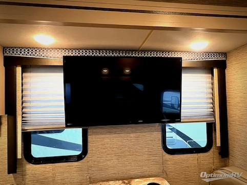 2022 Thor Chateau 28Z RV Photo 2