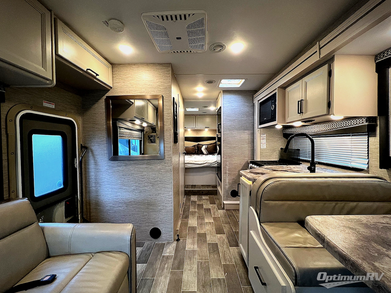 2022 Thor Chateau 28Z Photo 2