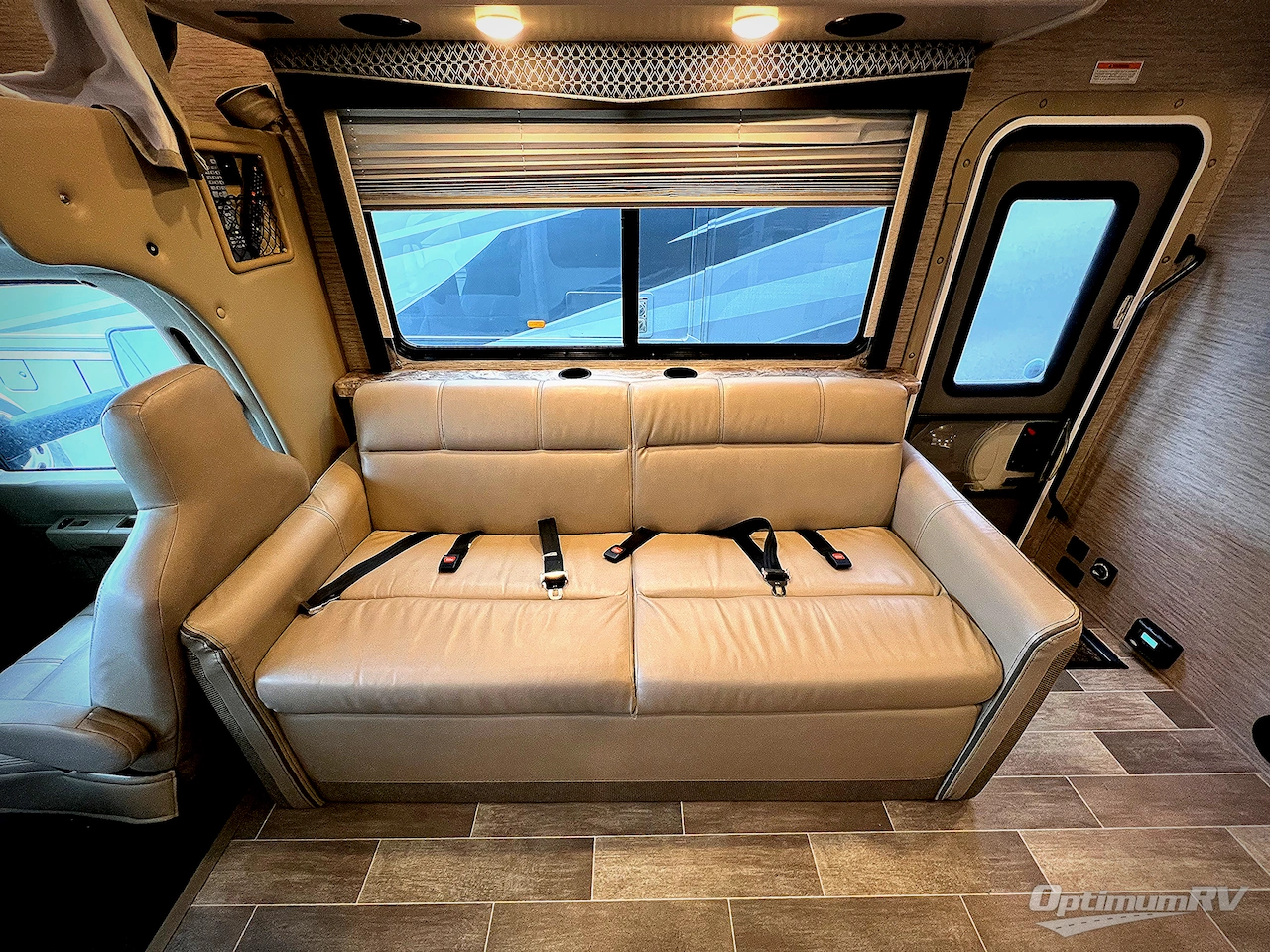 2022 Thor Chateau 28Z Photo 9