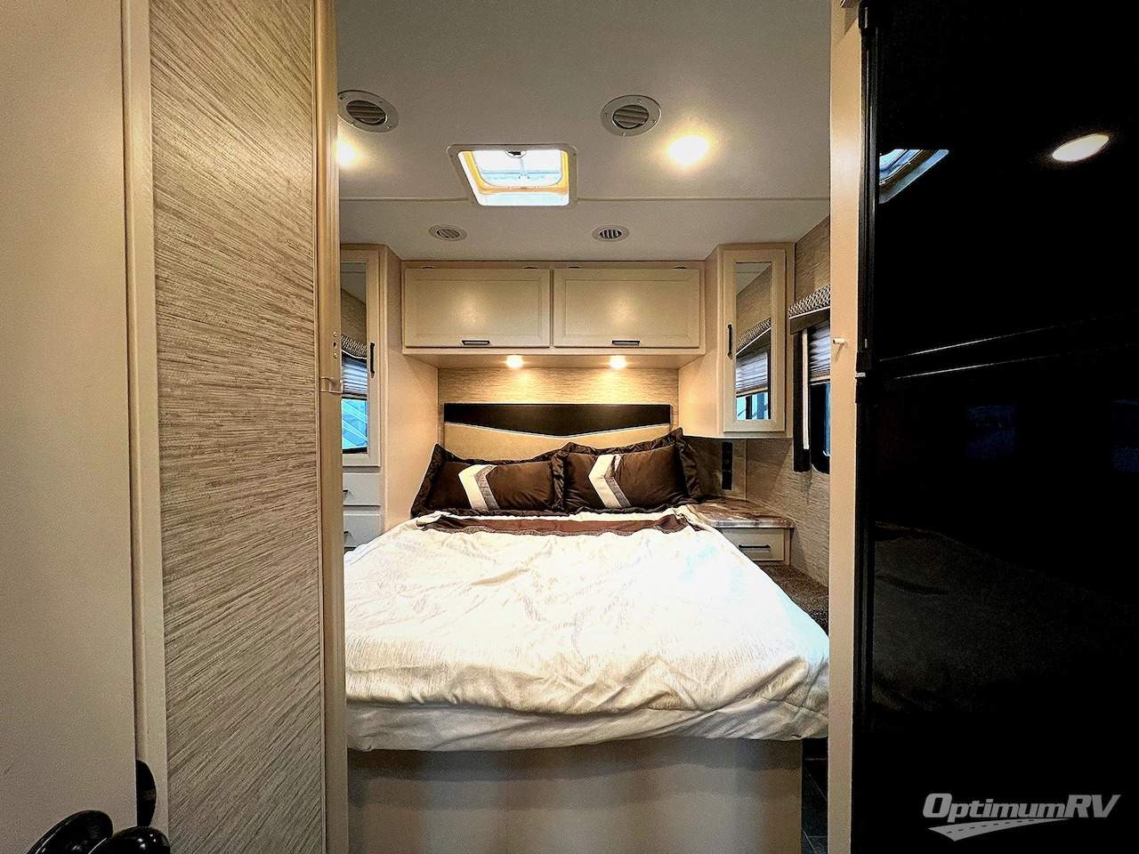2022 Thor Chateau 28Z Photo 19