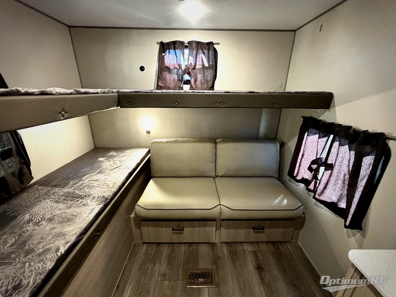 2026 Coachmen Catalina Legacy Edition 293QBCK Photo 12