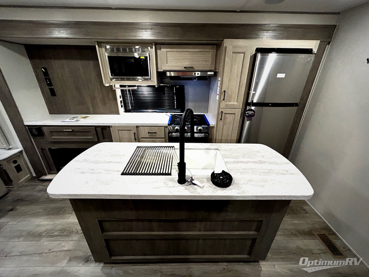 2025 Coachmen Catalina Legacy Edition 313RLTS Photo 6