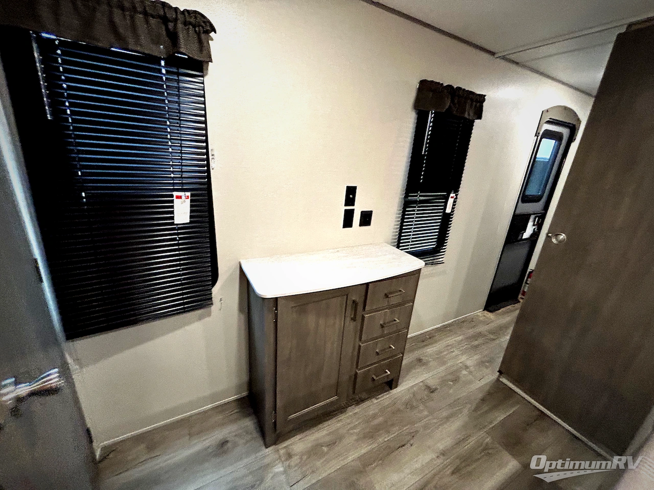 2025 Coachmen Catalina Legacy Edition 313RLTS Photo 13