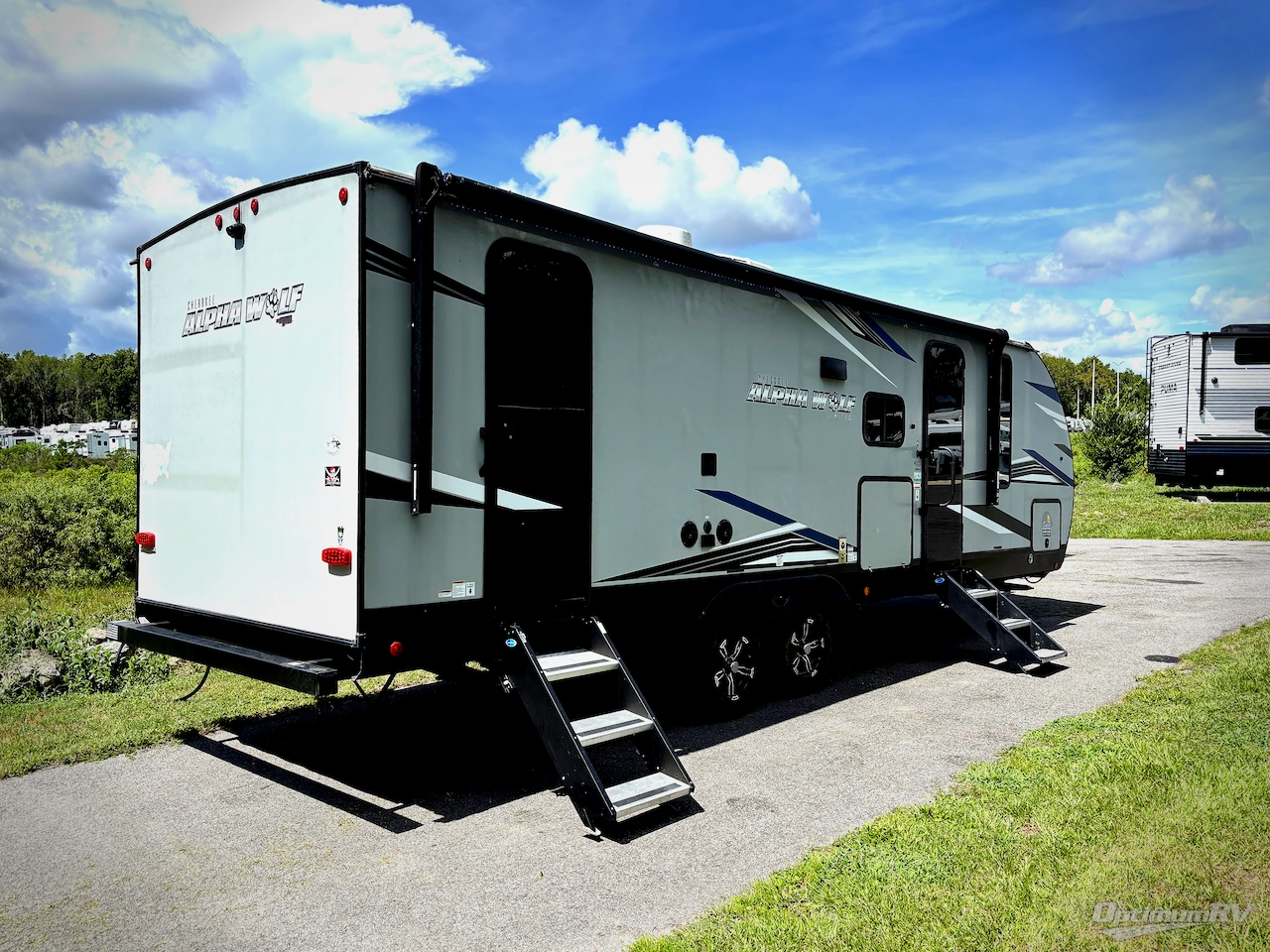 2022 Forest River Cherokee Alpha Wolf 26DBH-L Photo 2