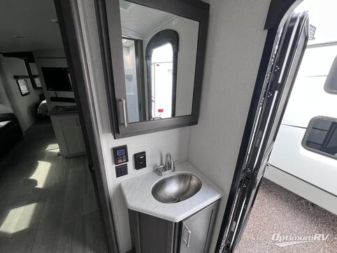 2025 Keystone Cougar Half-Ton 28BHS RV Photo 4