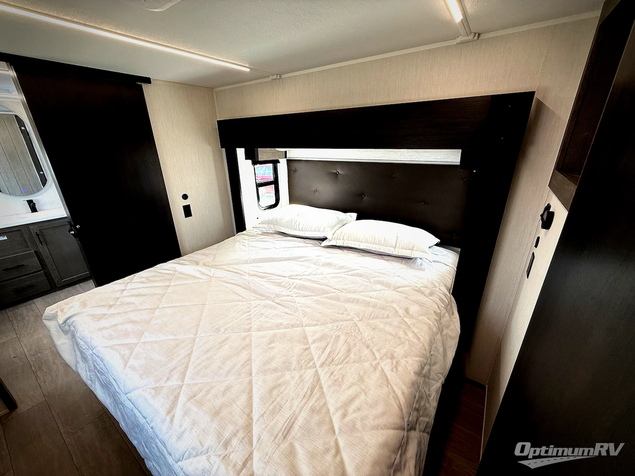 2026 Forest River Cherokee Arctic Wolf 3950SUITE Photo 19