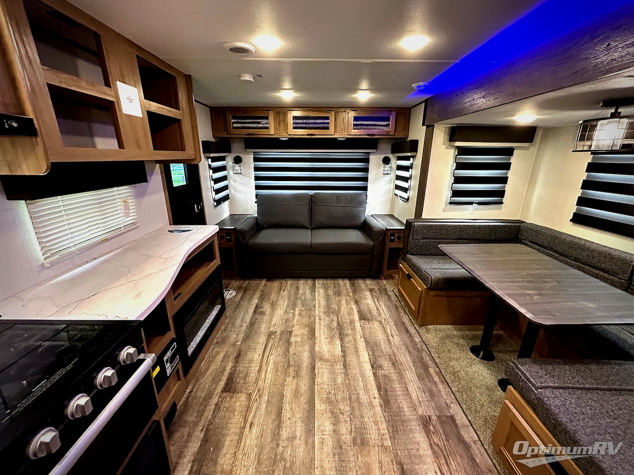 2024 Forest River Cherokee Alpha Wolf 2500RL-L Photo 4