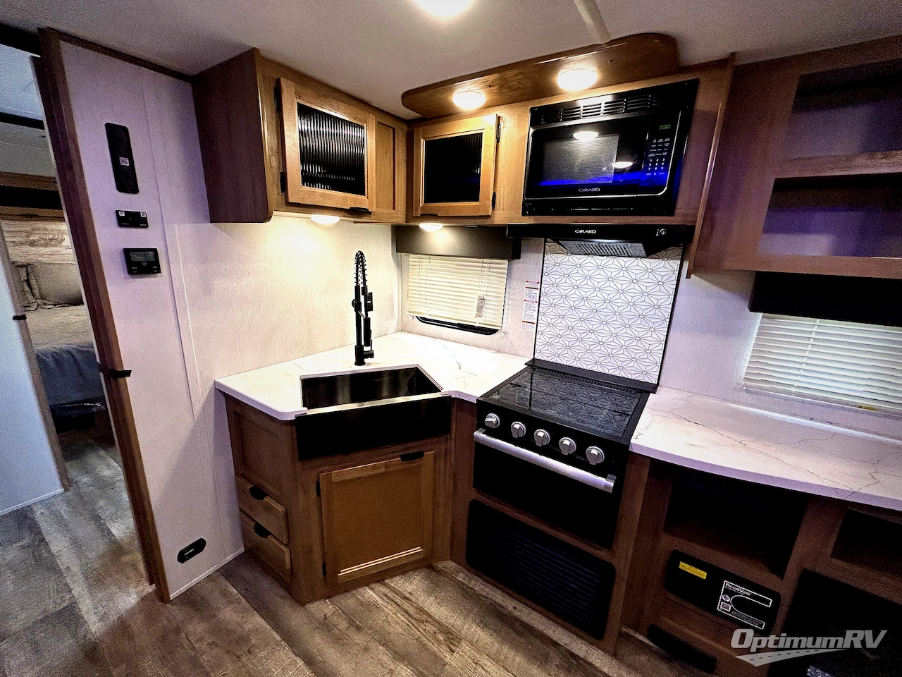 2024 Forest River Cherokee Alpha Wolf 2500RL-L Photo 6